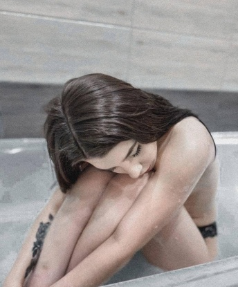 👠🔥
Я предлагаю тебе незабываемое время, полное страсти и наслаждения. Встречи со мной – это приятные эмоции и нежность. Я очарую тебя своей красотой и элегантностью, а также покажу тебе мою талантливую сторону в умении доставлять настоящее наслаждение. 💃💋
Я живу в Москве и готова встретиться с тобой в уютной атмосфере моей квартиры или приехать к тебе. У меня есть много интересных услуг, которые я могу предложить – от классического массажа до разнообразных эротических игр. Я гарантирую тебе полное удовлетворение и незабываемые моменты в моей компании. 💫💖
Мои отзывы говорят о моей профессиональности и старании удовлетворить каждого клиента. Ты можешь посмотреть фото на моем профиле и убедиться в моей красоте и сексапильности. Релаксация и приятное времяпрепровождение ждут наших встреч. 🔞💥
Не упусти возможность испытать настоящее блаженство и забыть обо всем в моих руках. Жду твоего звонка для незабываемого романтического свидания в Москве. 💕📞 Аллочка